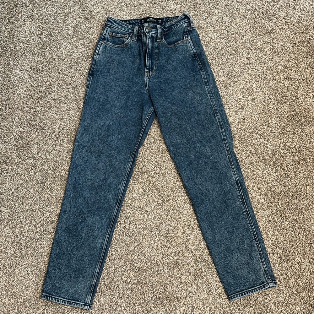 Hollister Ultra-High Rise Mom Jeans